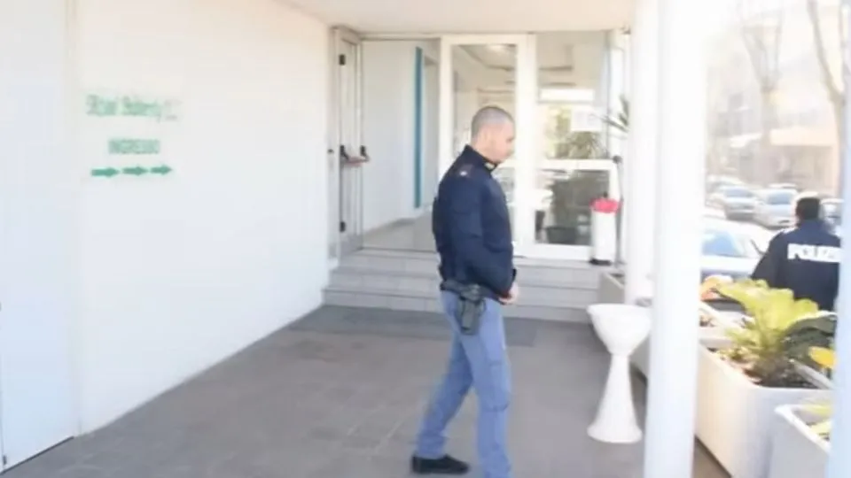 la polizia davanti all’hotel Butterfly