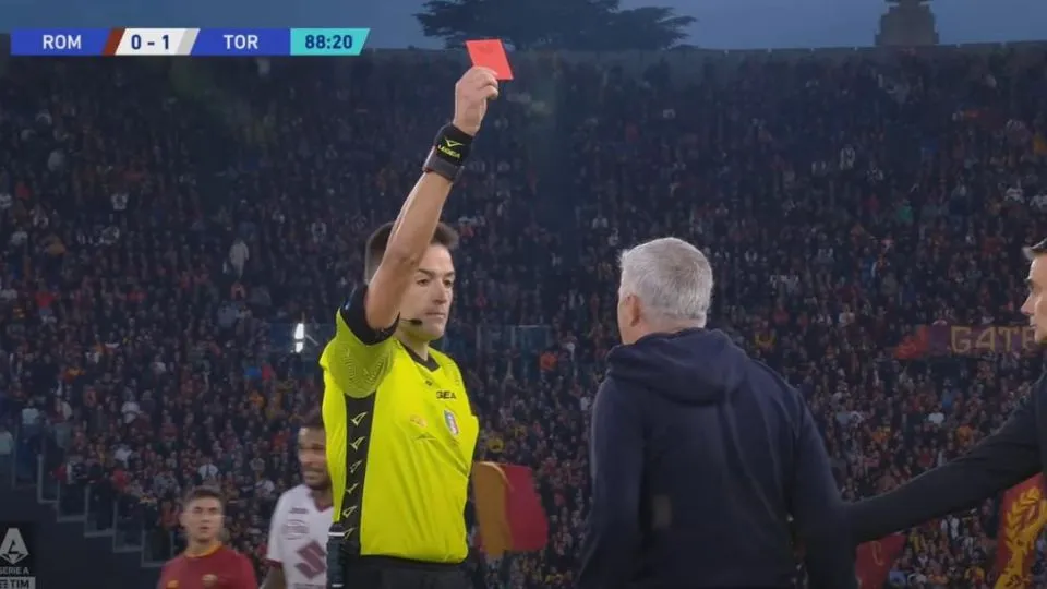 Rapuano espelle l’allenatore della Roma