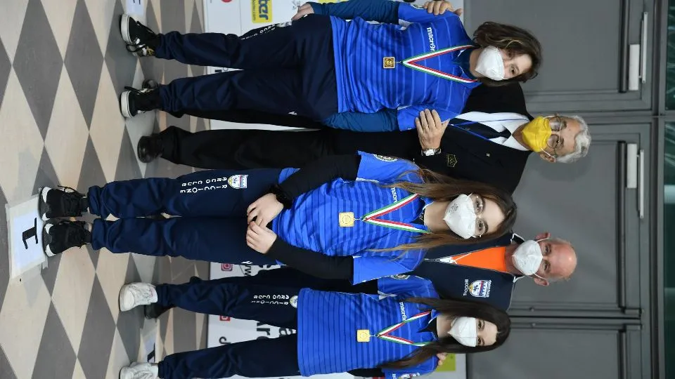 La squadra Ragazze dell’Arco Club Riccione, vincitrice del titolo di classe (credit FitArco)