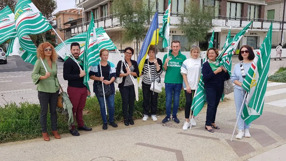 Le lavoratrici insieme ai sindacati