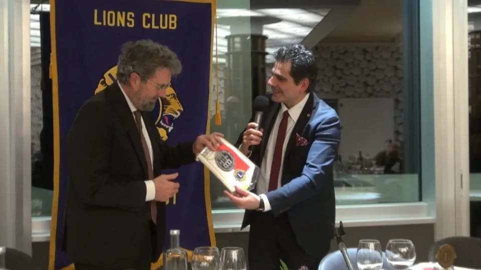 Moreno Maresi insieme al presidente del Lions Club Rimini Host, Daniele Bianchi
