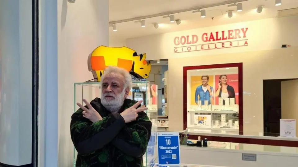 Marco Lodola e il rinoceronte
