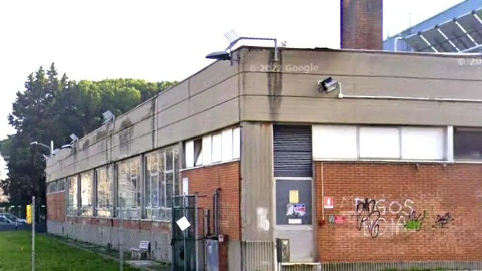 la vecchia piscina al palazzetto
