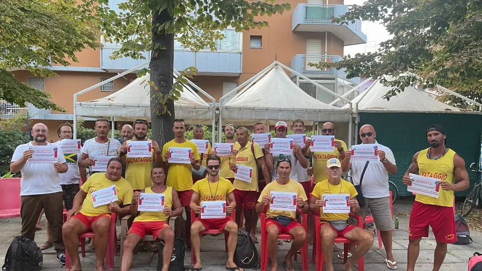 foto di gruppo in assemblea