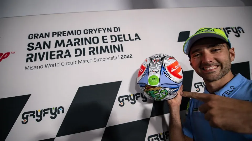 Matteo ferrari casco Rimini Life 
