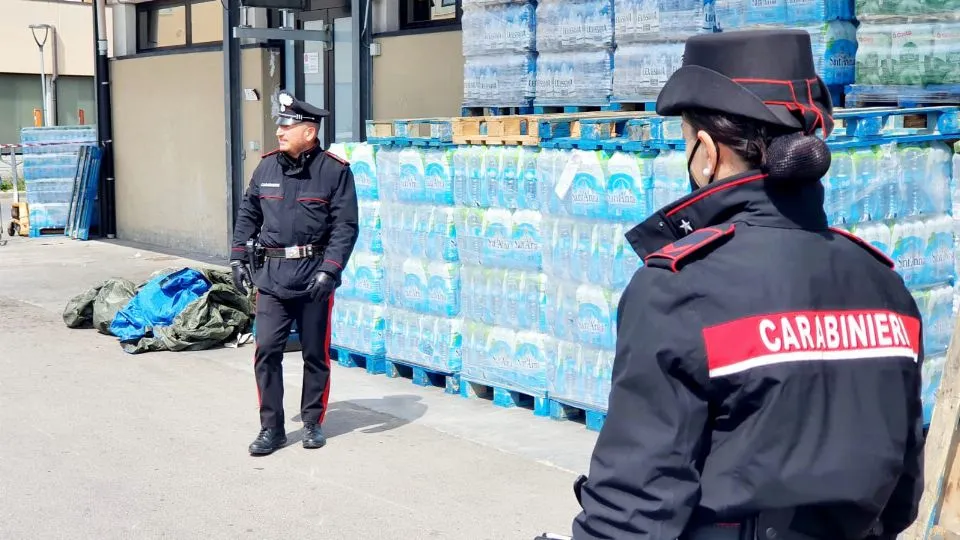 i carabinieri durante i sopralluoghi (foto Migliorini)