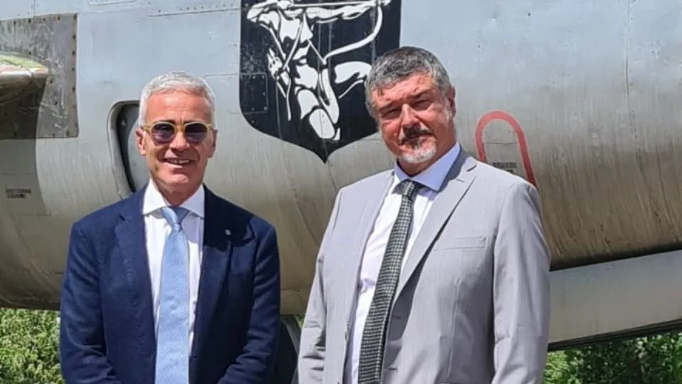 la visita del prefetto al museo dell’aviazione
