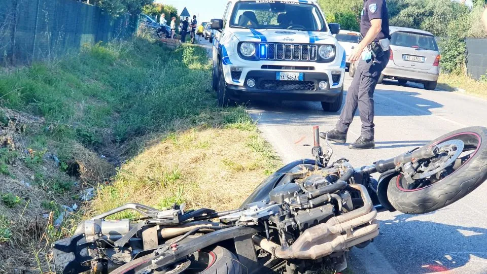 la Ducati dopo il violento impatto (foto Migliorini)
