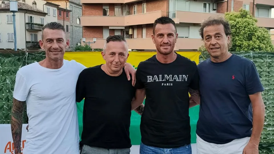Il fisioterapista Emiliano Angeli. l’allenatore Nicola Berardi, il viceallenatore Francesco De Rosa ed il presidente Valdes Pasolini