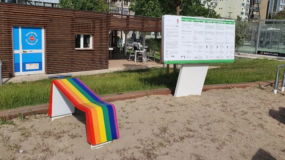 la panca per addominali arcobaleno