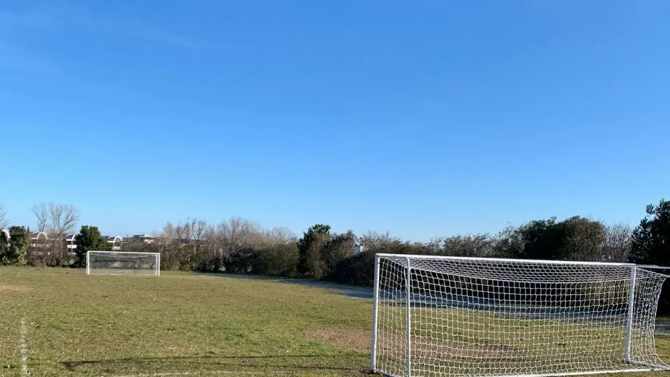 le nuove porte da calcio del Parco Bellini a S. Andrea in Besanigo