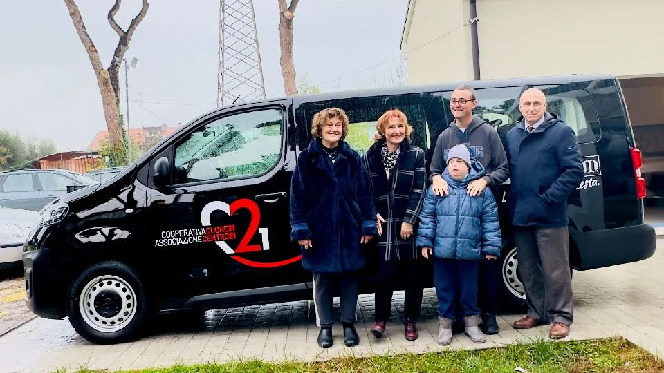da sx a dx la Presidente di Cuore21, Cristina Codicè, la Presidente di Banca Malatestiana Enrica Cavalli, una rappresentante di Cuore21, il Direttore Generale di Banca Malatestiana Paolo Lisi.

