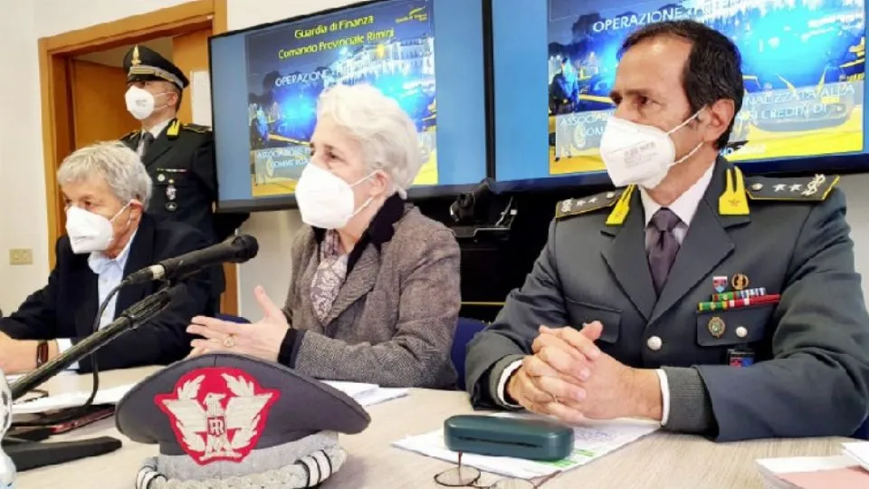 la conferenza delle Fiamme Gialle (@migliorini)
