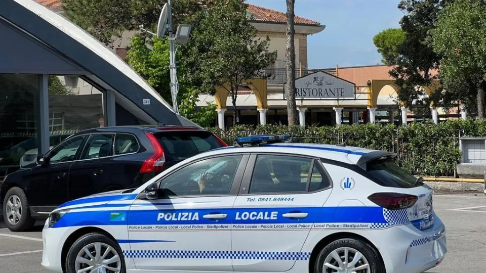 la nuova auto elettrica della Polizia Locale di Riccione