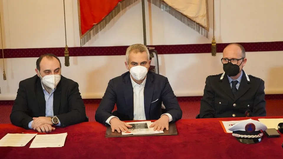 Da sinistra l’assessore Magrini, il sindaco e il comandante Rossi
