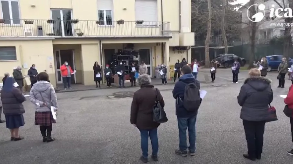 la preghiera per la pace del 24 febbraio (@newsrimini.it)