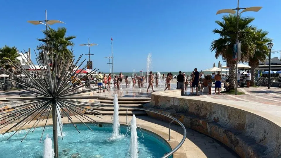 fontana sul lungomare di Misano
