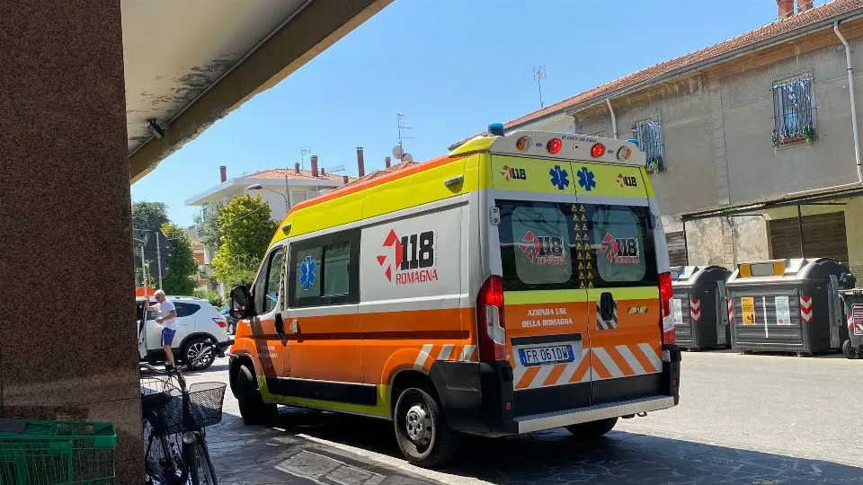 L’ambulanza intervenuta per soccorrere la vittima
