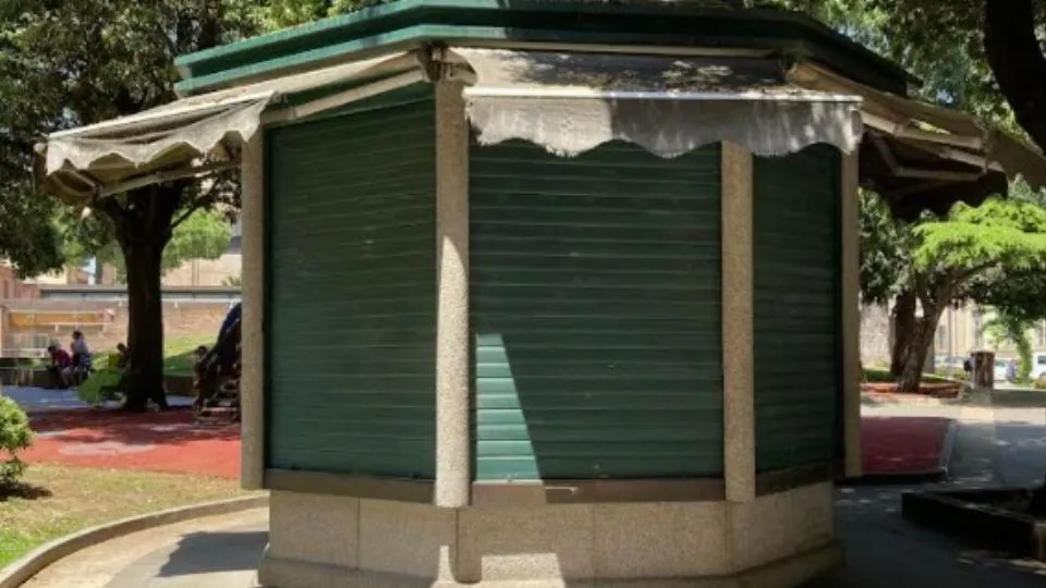 un’edicola chiusa a Rimini