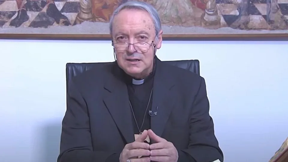 il vescovo Lambiasi