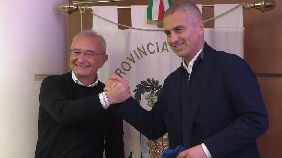 il passaggio di consegne tra Santi e Sadegholvaad