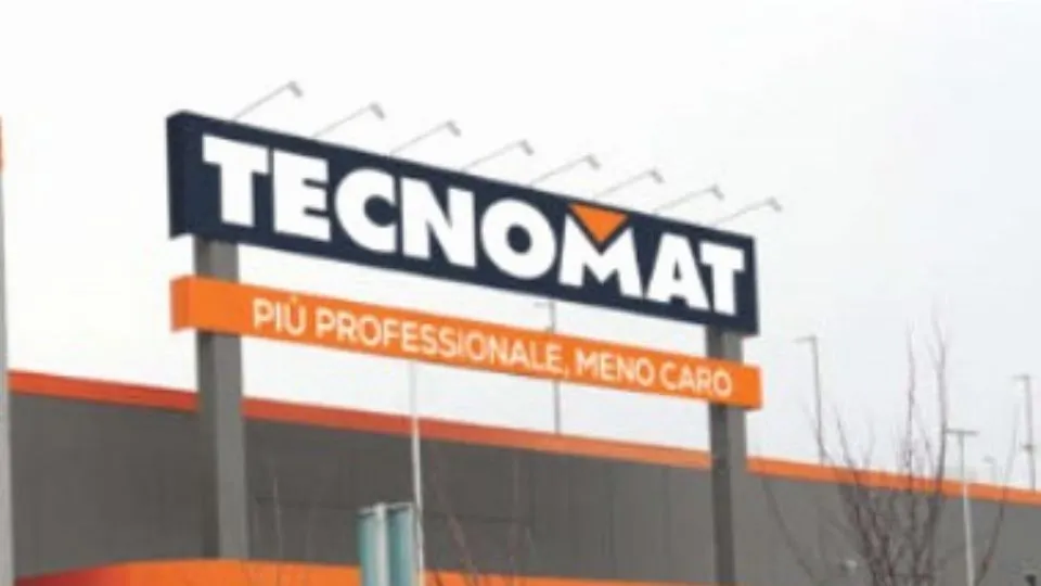 un’insegna Tecnomat

