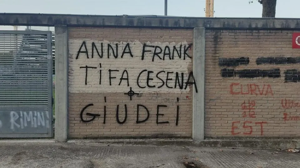 la scritta antisemita allo stadio
