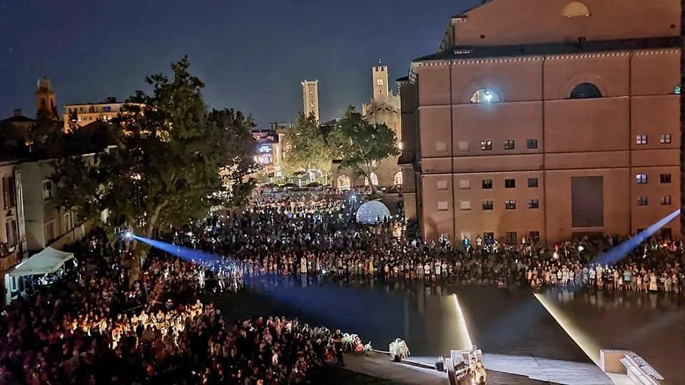 6.000 in piazza Malatesta per Peter Pan e i giardini di Kensington (foto comune di Rimini)