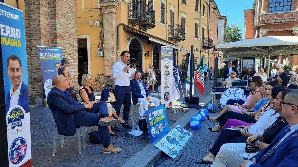 la presentazione in piazza Cavour
