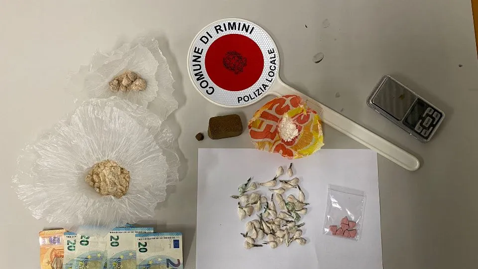 il materiale sequestrato dalla Polizia Locale
