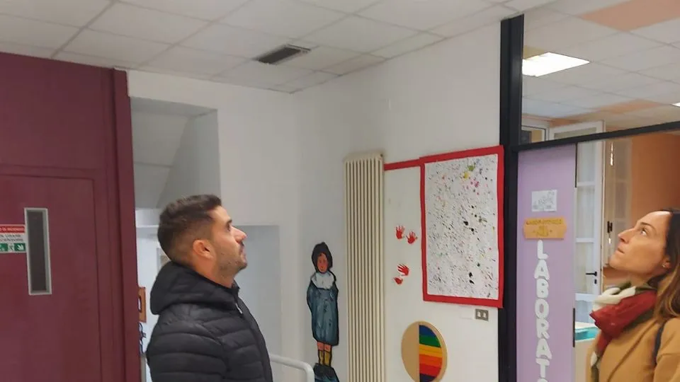 sopralluogo dell’assessore Imola in una scuola di Riccione
