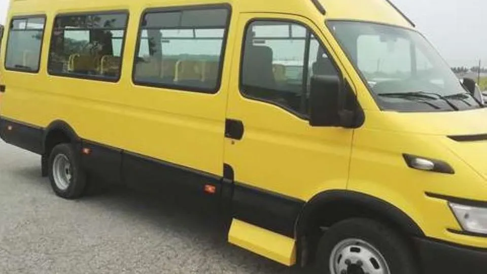 uno scuolabus Iveco (repertorio)