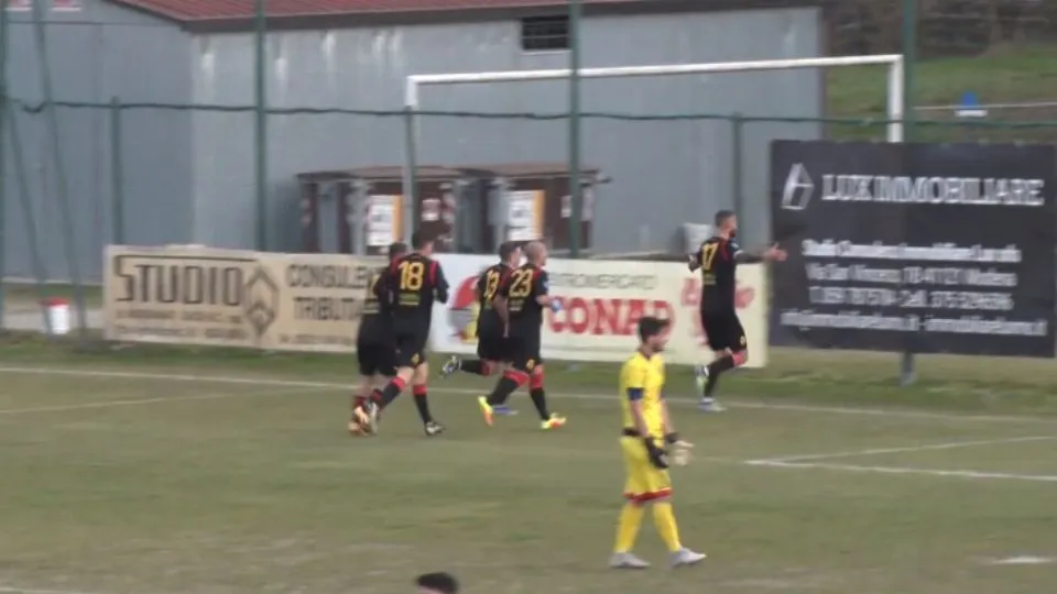Guidone festeggia il 3-0 del Ravenna sul campo della Bagnolese