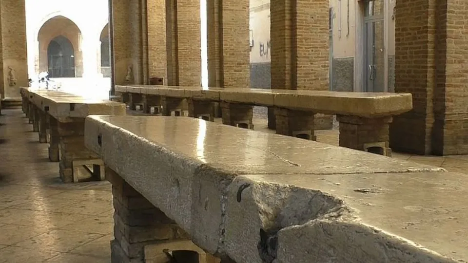 i banchi della vecchia pescheria