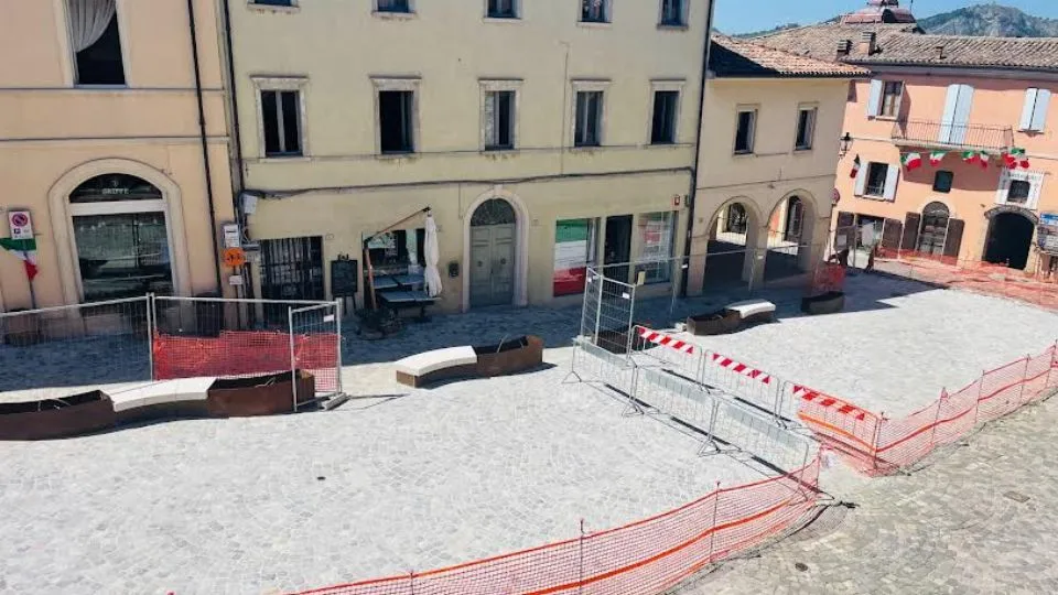lavori su piazza Malatesta a Verucchio
