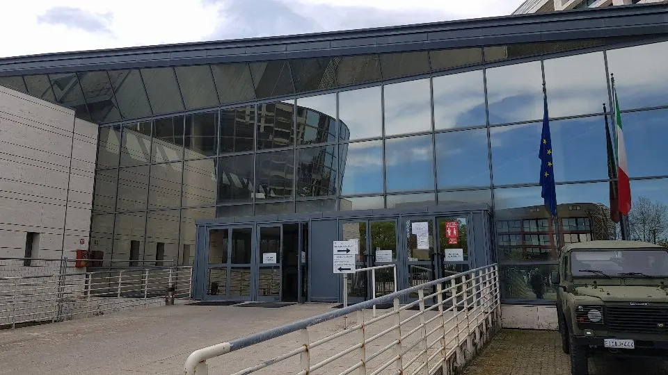 l’ingresso del tribunale di Rimini