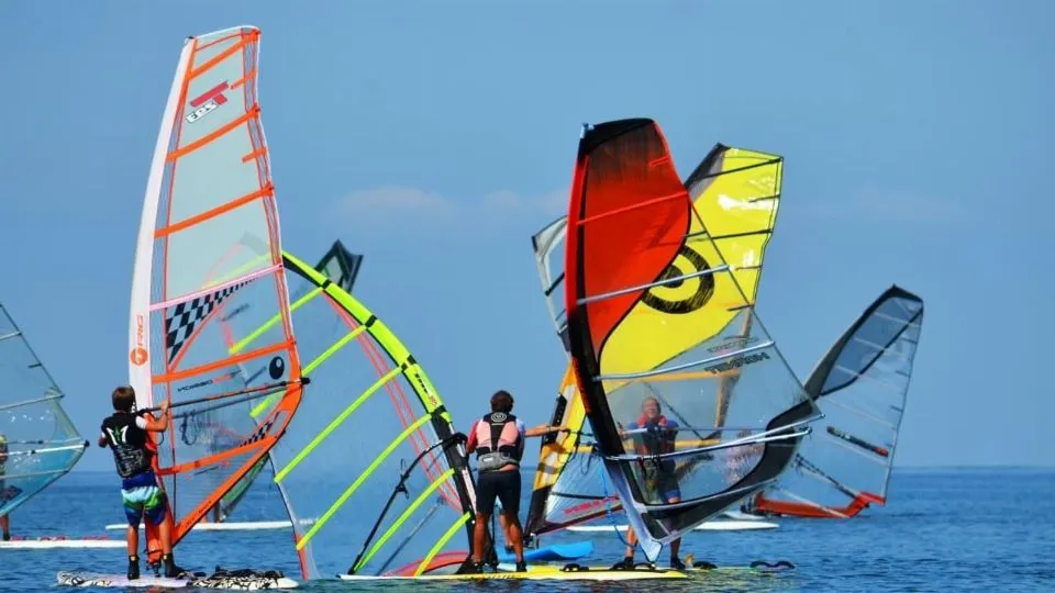 windsurf