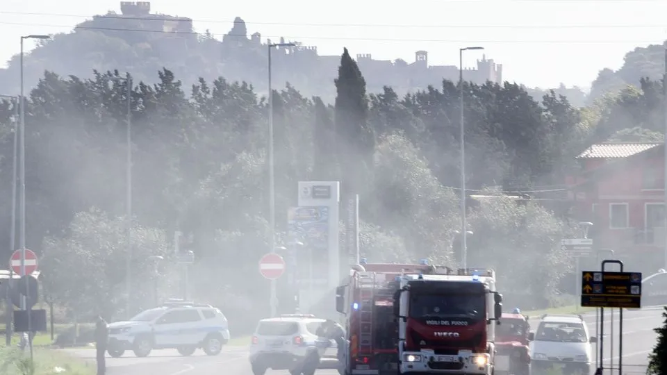 Misano Adriatico 03-11-2023 – Incendio casolare abbandonato Misano SS 16. © Manuel Migliorini Adriapress.