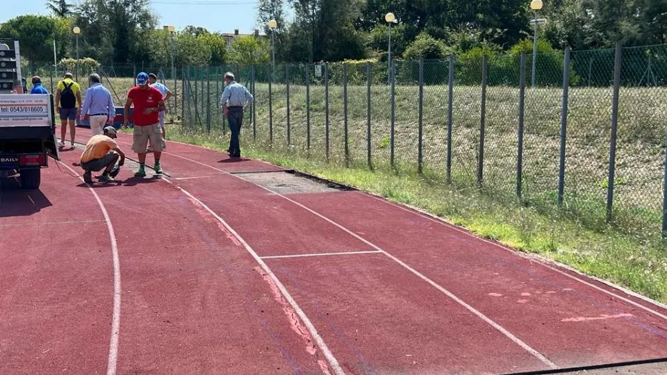 i lavori alla pista di atletica di Misano