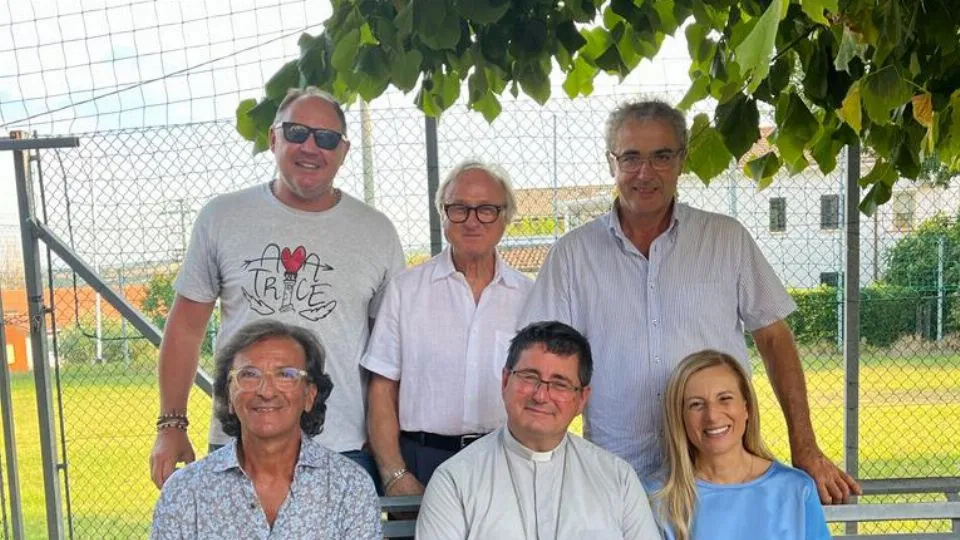 Il vescovo ospite della comunità di Passano