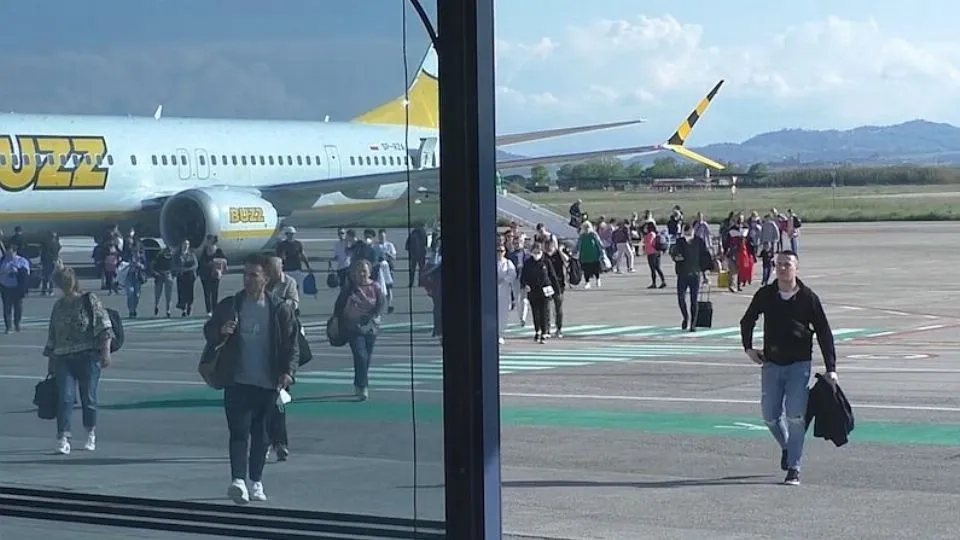 passeggeri all’aeroporto Fellini