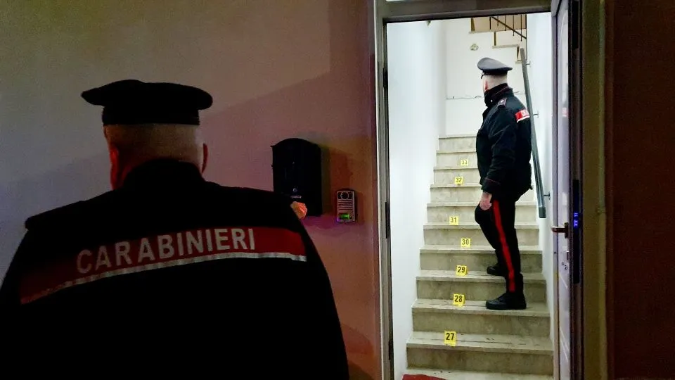 i carabinieri durante il sopralluogo (foto Migliorini)