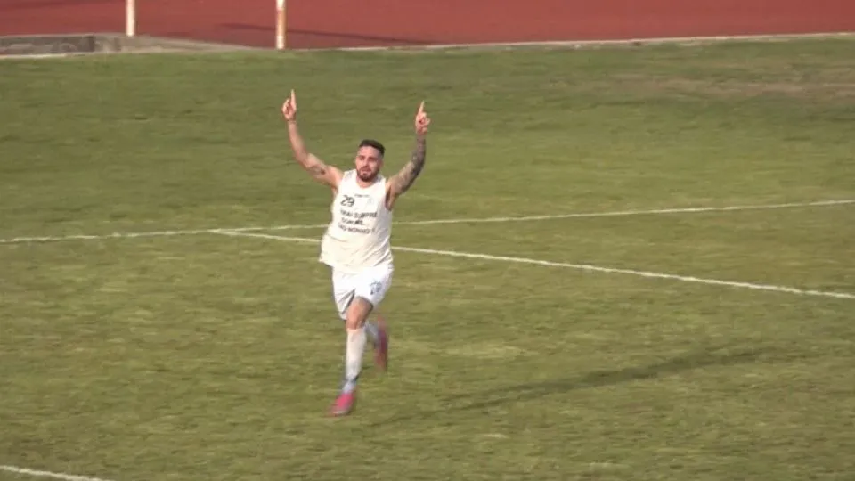 Vassallo festeggia il gol del 2-0