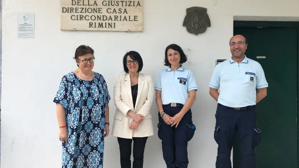 la direttrice del carcere Palma Mercurio, la presidente dell’Assemblea legislativa Emma Petitti, la comandante della Polizia Penitenziaria Aurelia Panzeca.