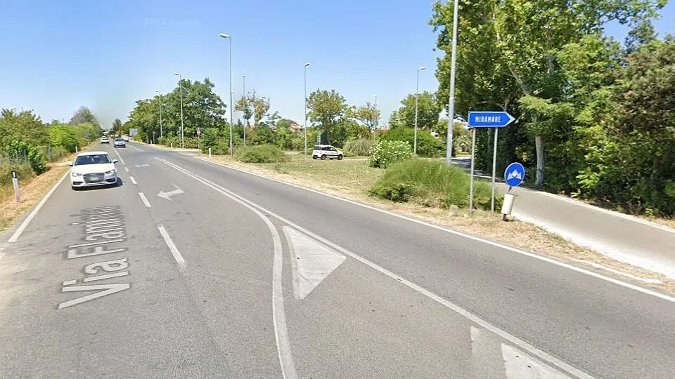l’incrocio a raso tra Ss16 e via cavalieri di Vittorio Veneto