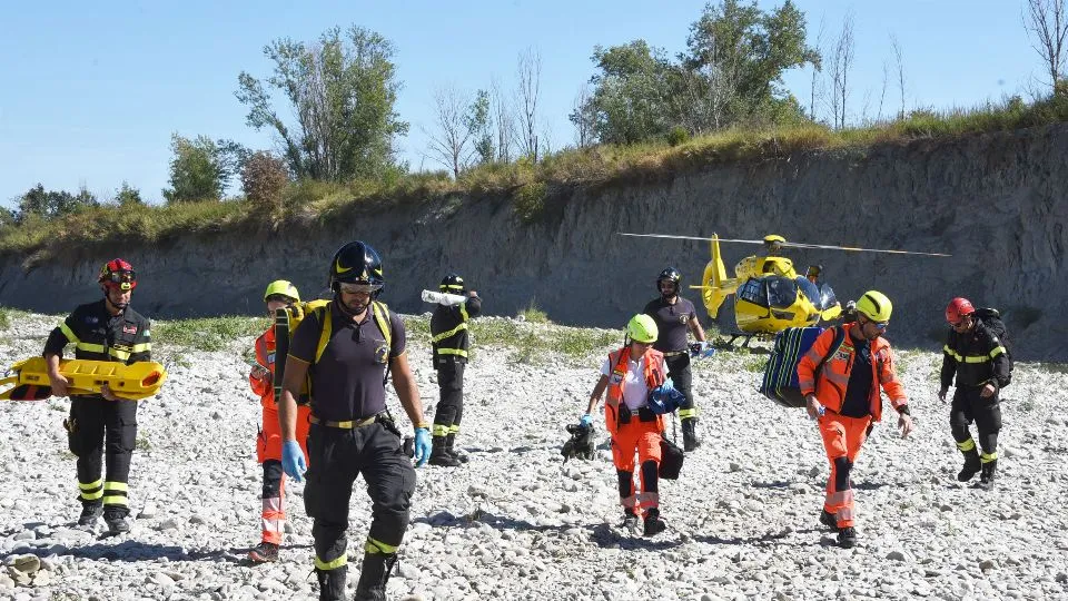 Anziano cade nel Marecchia in secca a Villa Verucchio, i soccorsi/Adriapress