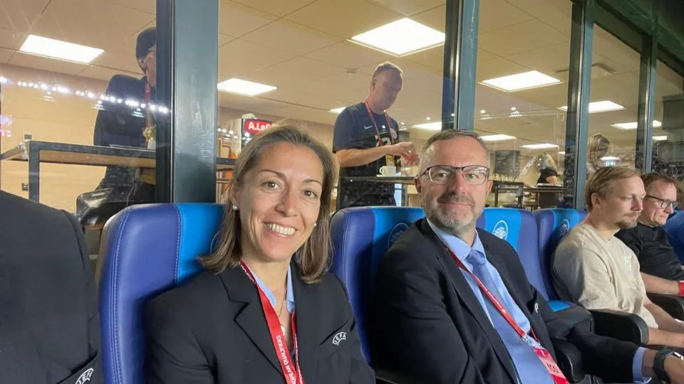 Stefano Podeschi con il delegato UEFA Elvira Andrés (@FSGC)