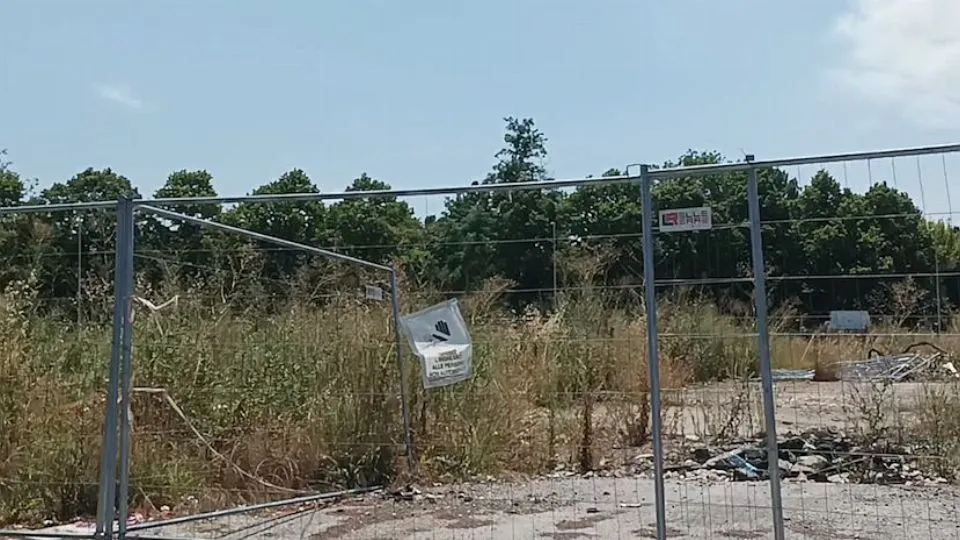 il degrado nell’area Fox (foto 5 luglio)
