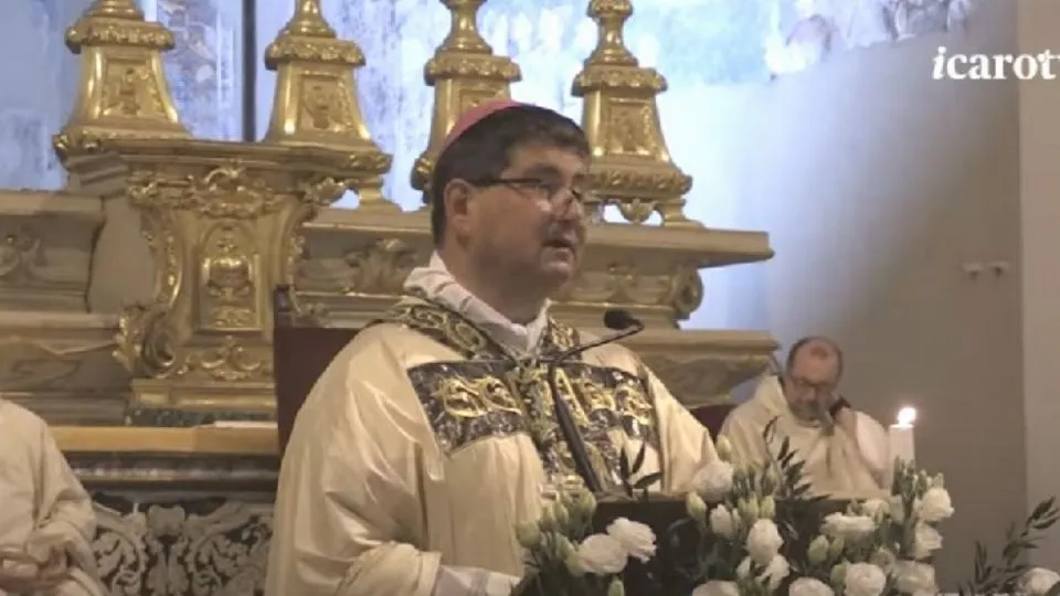 il vescovo Anselmi