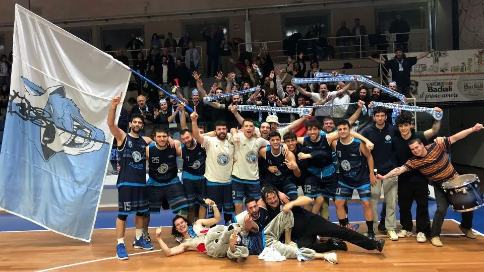 La Lusa Basket MassaLombarda festeggia la vittoria del girone F